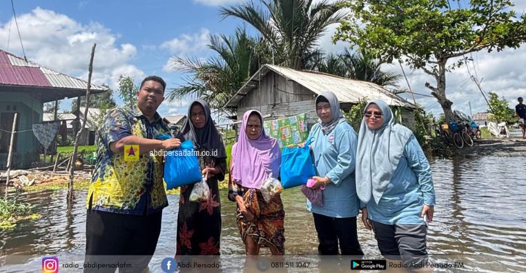 Pastikan Tidak Ada Warga Terlewat, Gubernur Muhidin Instruksikan SKPD Kalsel Salurkan Bantuan Banjir